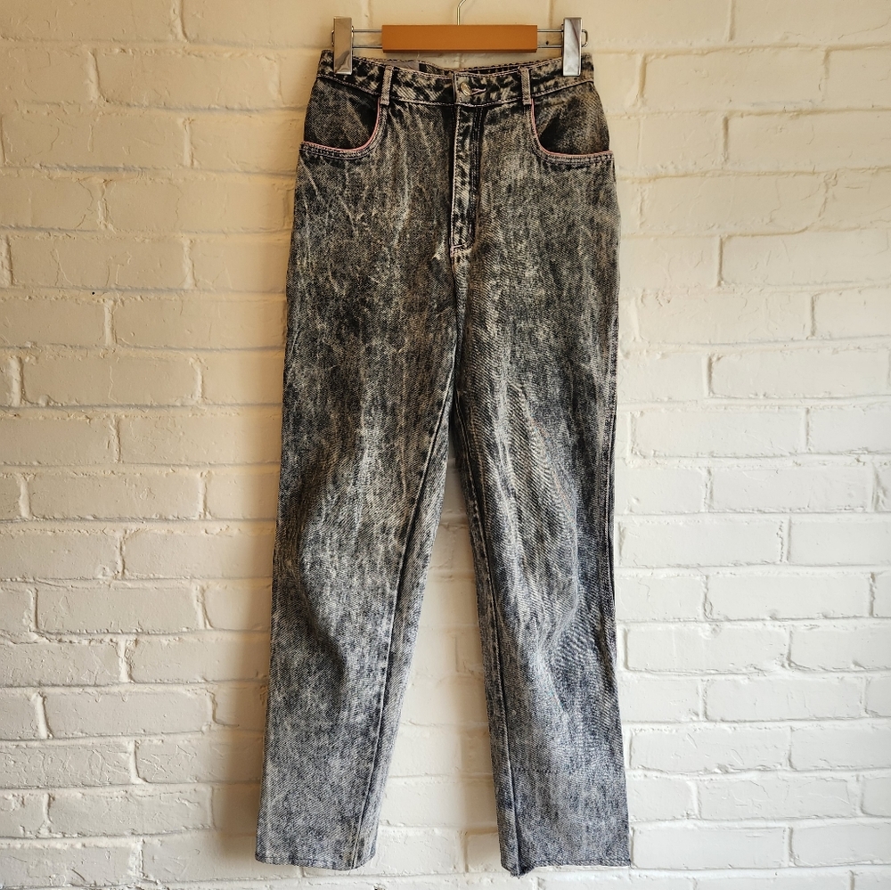 Vintage Mariposa Straight-Leg Acid-Wash Jeans with Pink Detailing Size 7